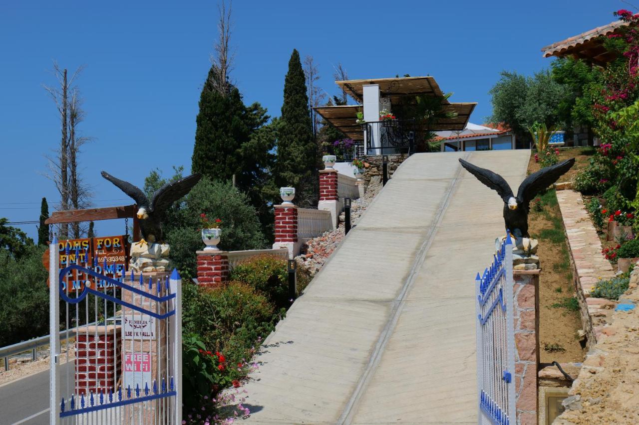 Vila Panorama Piqeras Bed & Breakfast Dış mekan fotoğraf