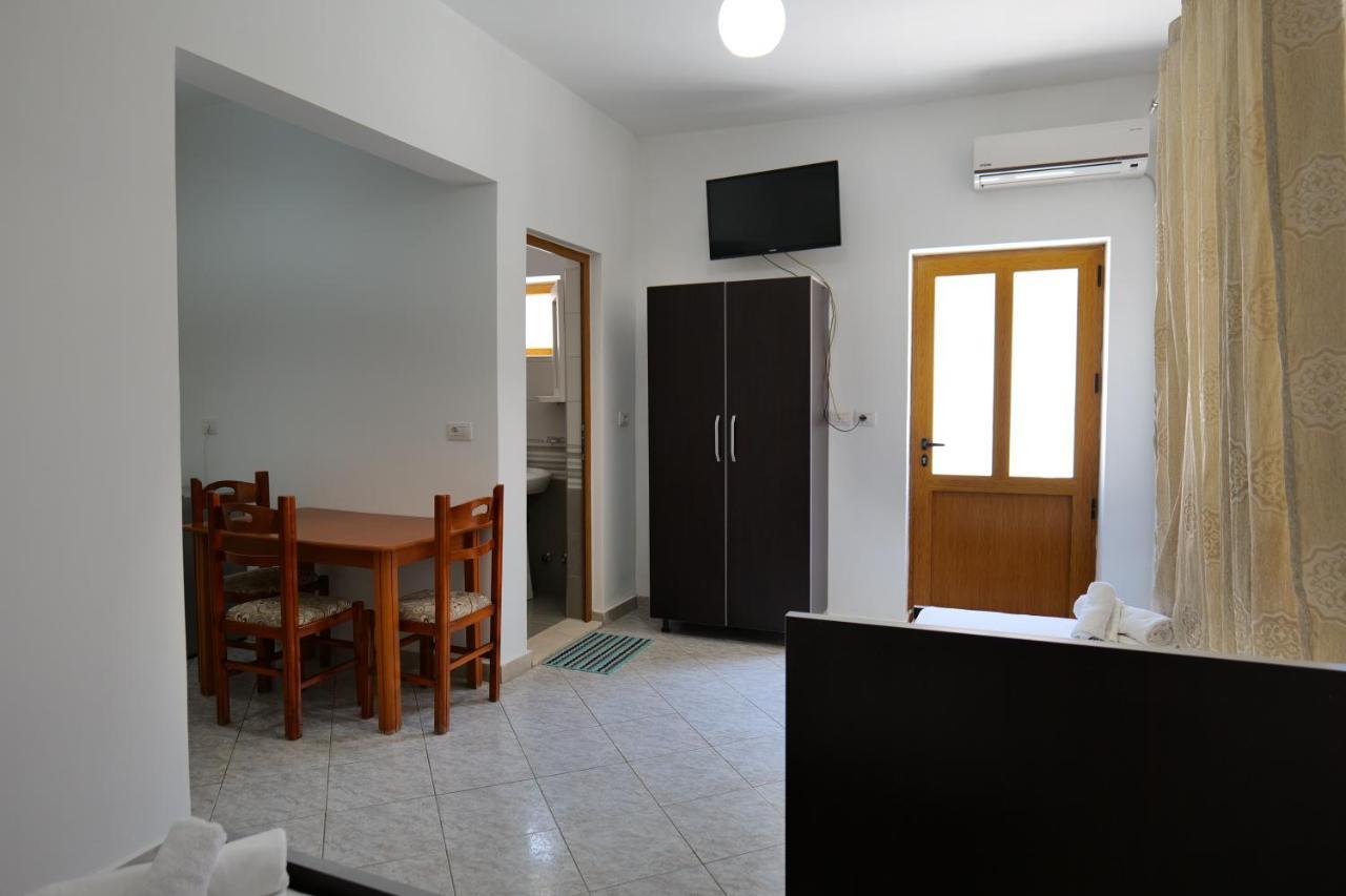 Vila Panorama Piqeras Bed & Breakfast Dış mekan fotoğraf